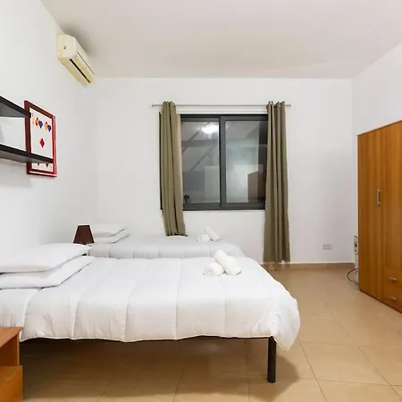Spacious Pv Apt Close To Clubs & Schools With Wifi By 360 Estates Appartement