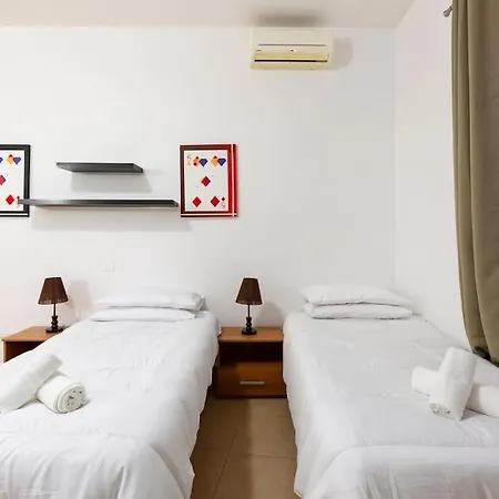 Spacious Pv Apt Close To Clubs & Schools With Wifi By 360 Estates Appartement