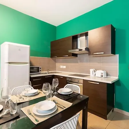 Apartamento Spacious Pv Apt Close To Clubs & Schools With Wifi By 360 Estates San Julián