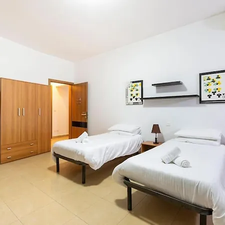 Spacious Pv Apt Close To Clubs & Schools With Wifi By 360 Estates San Julián